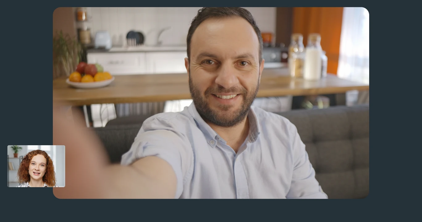Tela da teleconsulta do Afya iClinic com videochamada entre médico e paciente — dados fictícios para demonstração
